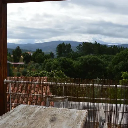 Ouzenda Do Zezere Feriehus *